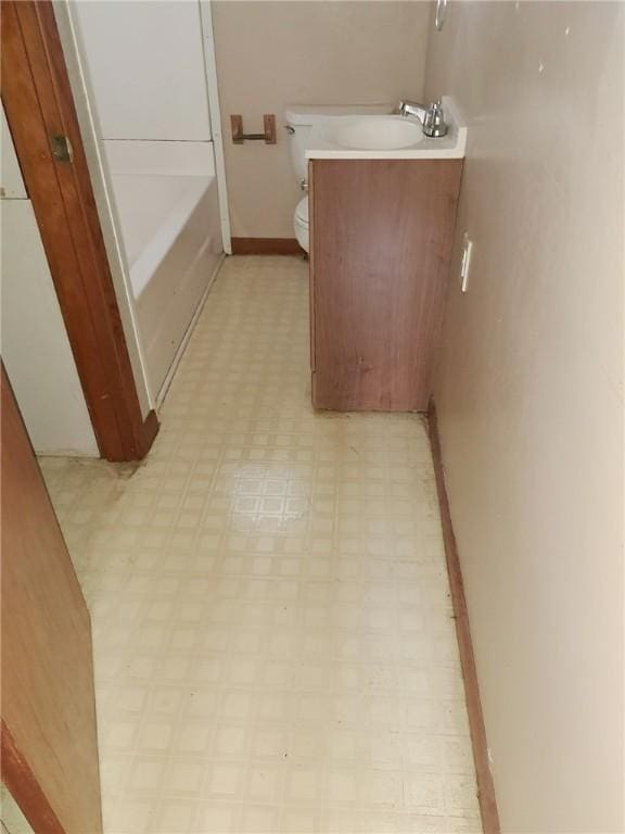 735 Willow St, Alexander City, AL 35010 - full bath featuring vanity, a bath, tile patterned floors, and toilet
