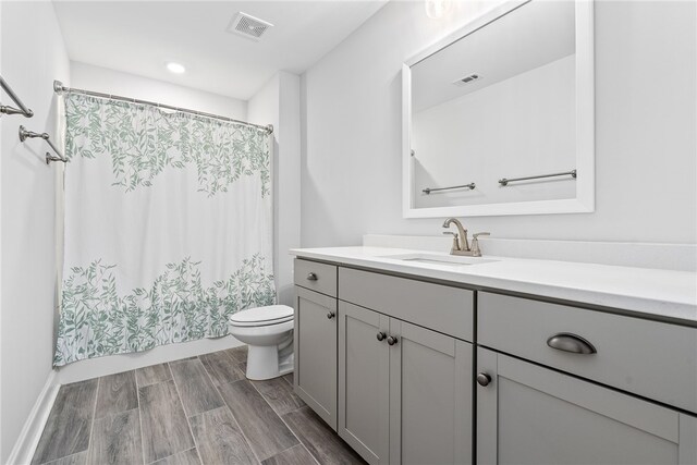 3053 Mimms Trail Rd, Auburn, AL 36832 - full bathroom with vanity, toilet, wood finished floors, shower / bath combo with shower curtain, and recessed lighting