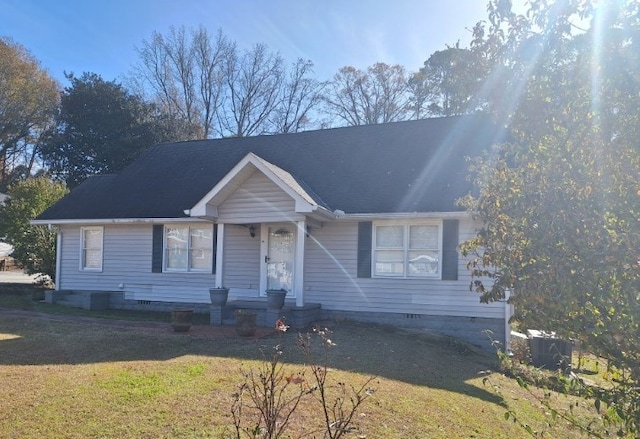 view of front of property with a front lawn