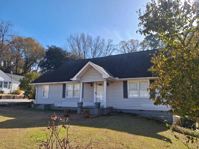 view of front facade with a front lawn