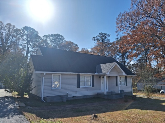 view of front of house with a front yard