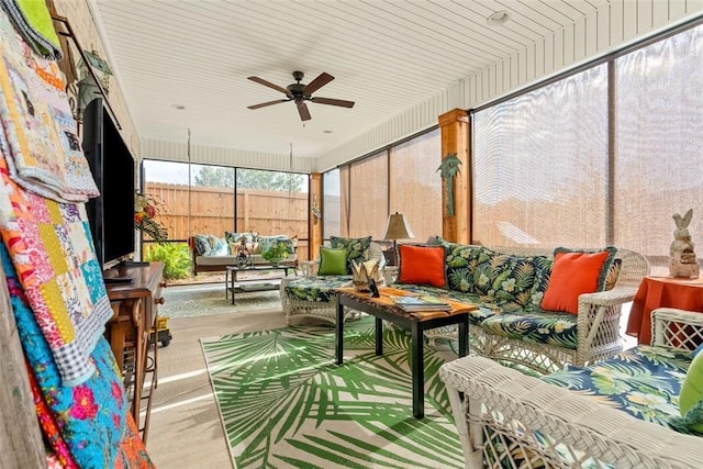 sunroom with ceiling fan