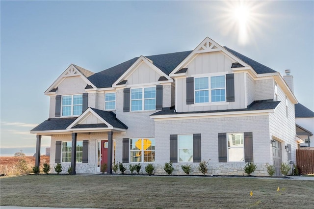 view of front of house featuring a front yard