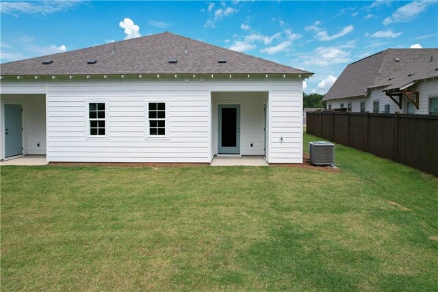 03244 Bradley Ln, Auburn, AL 36830 - living area with wood finished floors, high vaulted ceiling, and recessed lighting