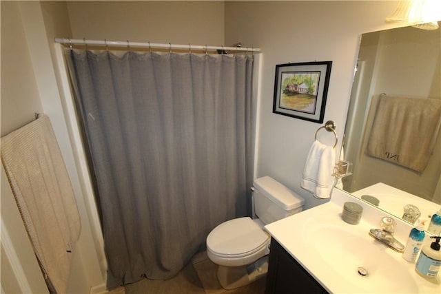 bathroom with a shower with curtain, vanity, and toilet