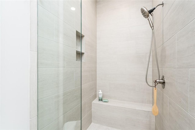 bathroom featuring tiled shower