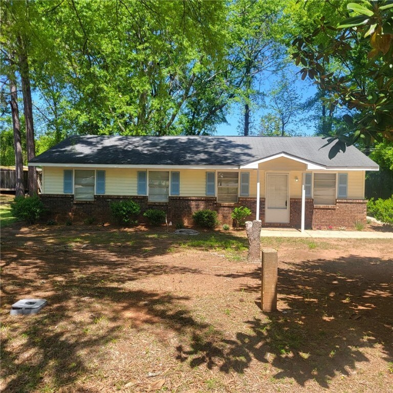 317 Martin Luther King Dr, Valley, AL 36863 - photo 1