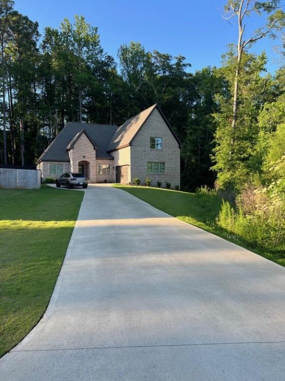 view of front of house with a front lawn and a garage