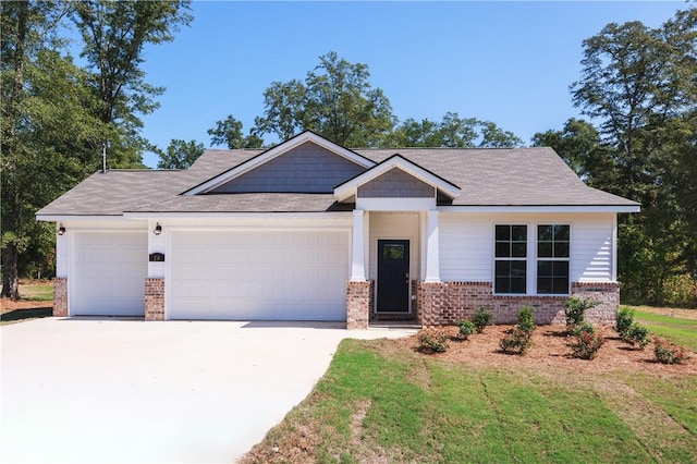 view of front facade featuring a garage and a front lawn