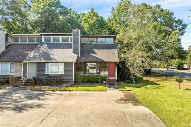 view of front of property with a front lawn