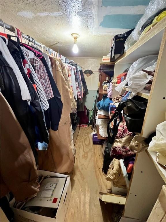 walk in closet with light wood-type flooring