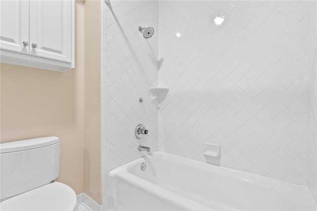 bathroom with tiled shower / bath and toilet