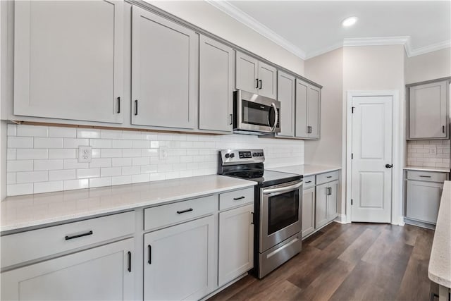 564 Grey Oak Cir, Auburn, AL 36830 - kitchen featuring stainless steel appliances, gray cabinets, crown molding, tasteful backsplash, and recessed lighting