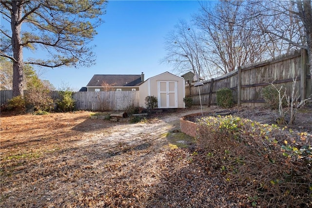 view of yard with a storage shed