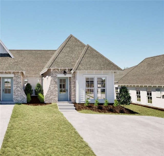 view of front of house featuring a front yard