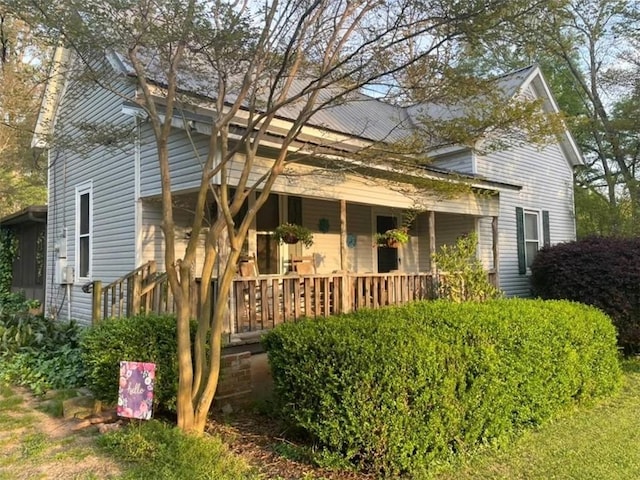 view of front of house featuring a porch