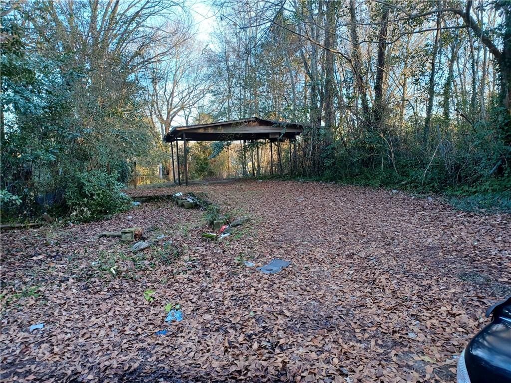 view of yard with a carport