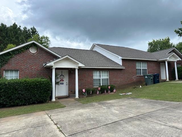 689/691 Ethan Ct, Auburn, AL 36830 - ranch-style house with brick siding and a front yard