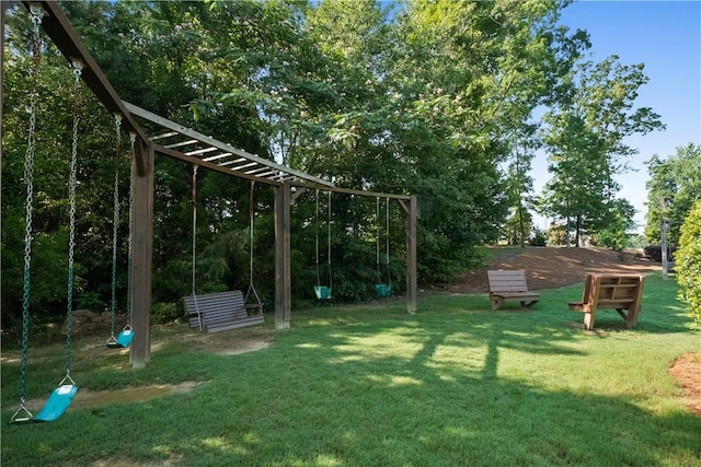 2711 Tara Ct, Opelika, AL 36804 - view of grassy yard