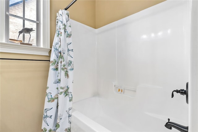 bathroom featuring shower / bath combo with shower curtain