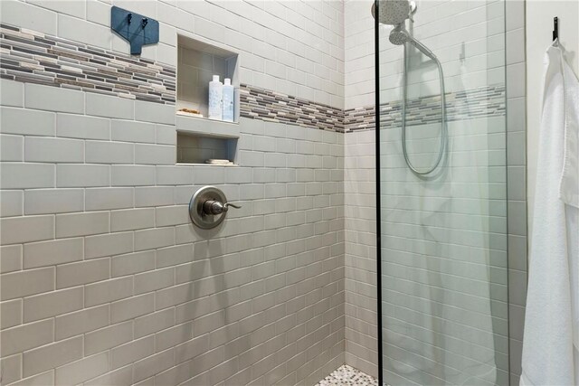 1630 Academy Dr Unit 402, Auburn, AL 36830 - bathroom featuring tiled shower