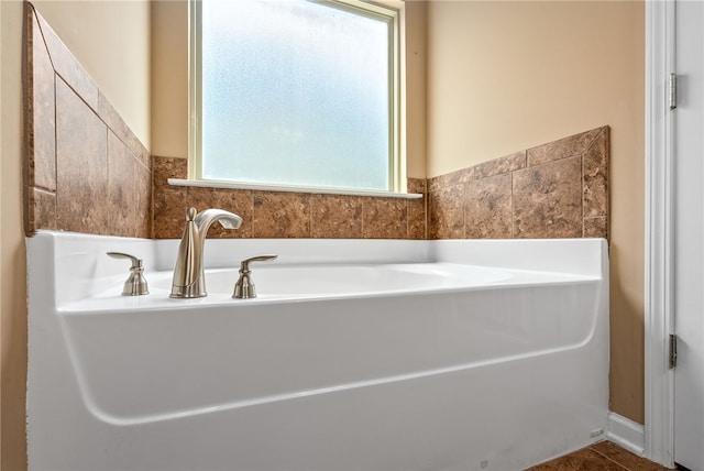 704 Lori Ln, Opelika, AL 36804 - full bathroom with a bath