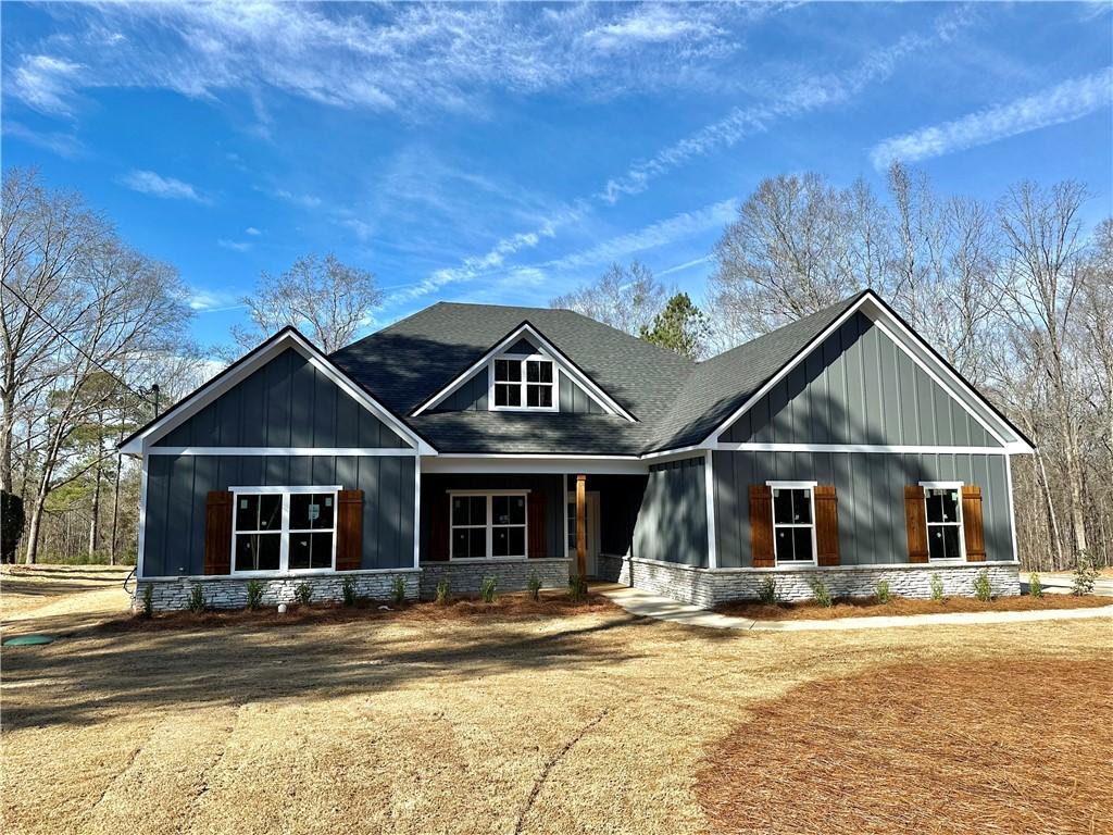 view of front facade featuring board and batten siding