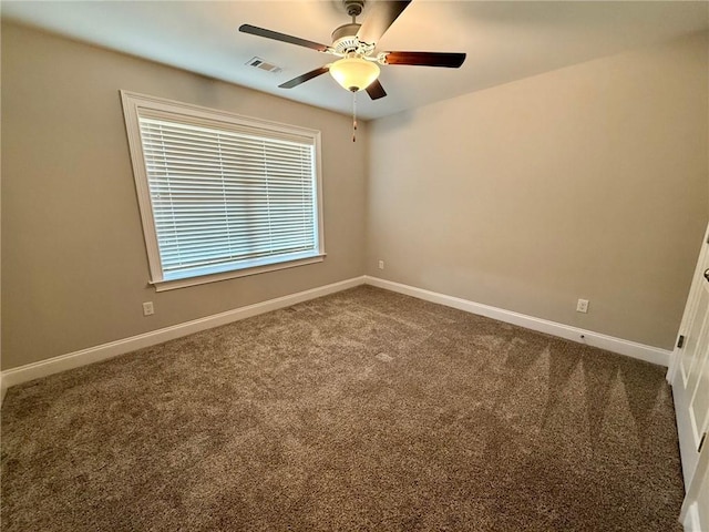 carpeted empty room featuring ceiling fan