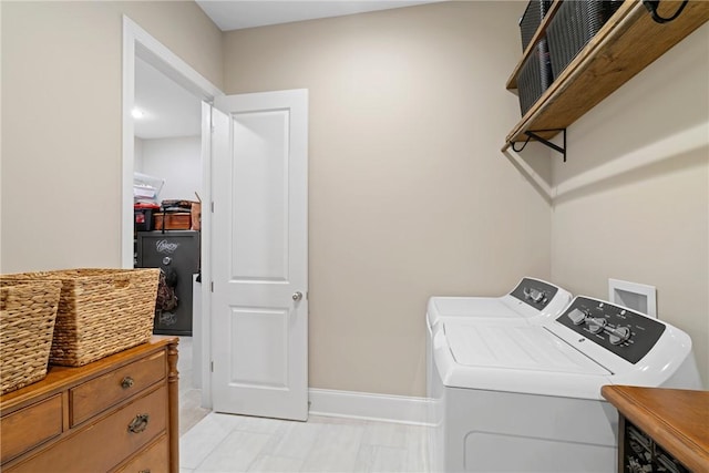 laundry room featuring laundry area, baseboards, and independent washer and dryer