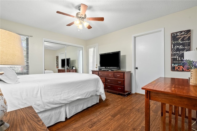 bedroom with ceiling fan, wood-type flooring, a textured ceiling, and a closet