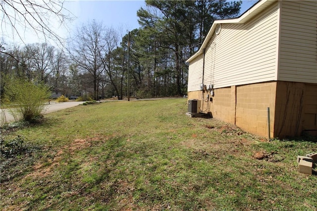 view of yard with central AC unit