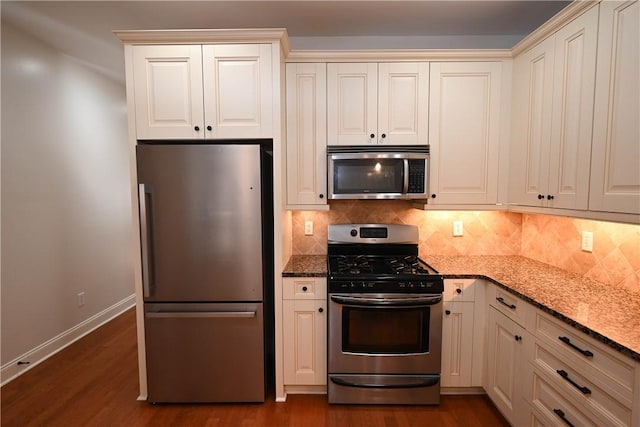 1758 Brookeview Ct, Auburn, AL 36830 - kitchen featuring appliances with stainless steel finishes, backsplash, dark wood finished floors, and baseboards