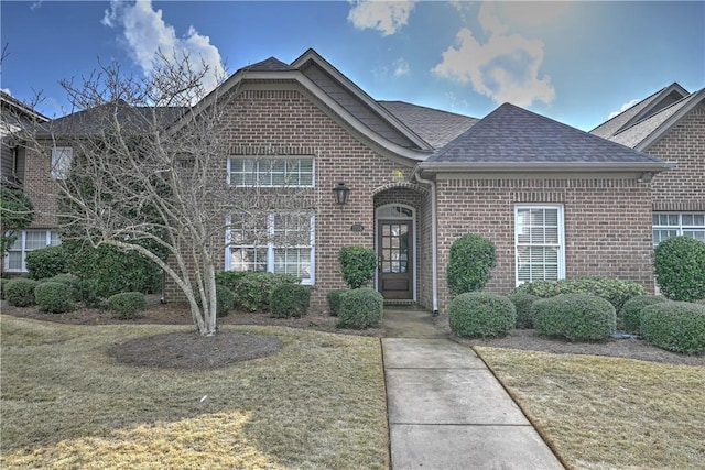 front of property featuring a front lawn