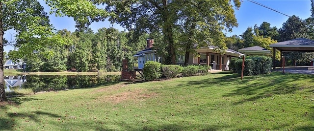 view of yard featuring a water view