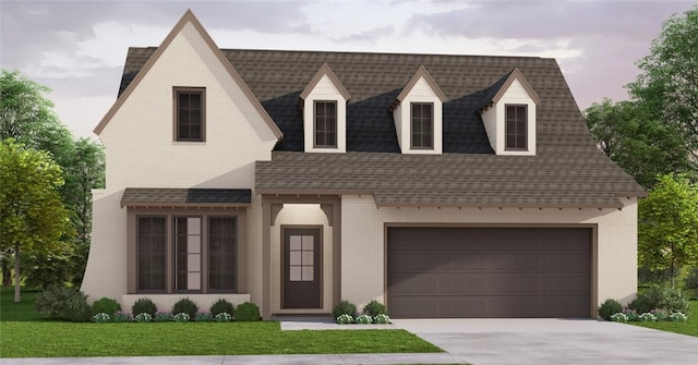 view of front of property featuring a front yard and a garage