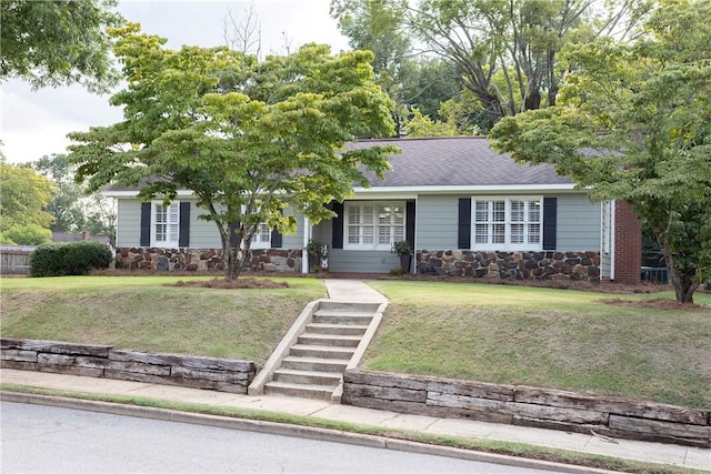 view of front of home featuring a front lawn