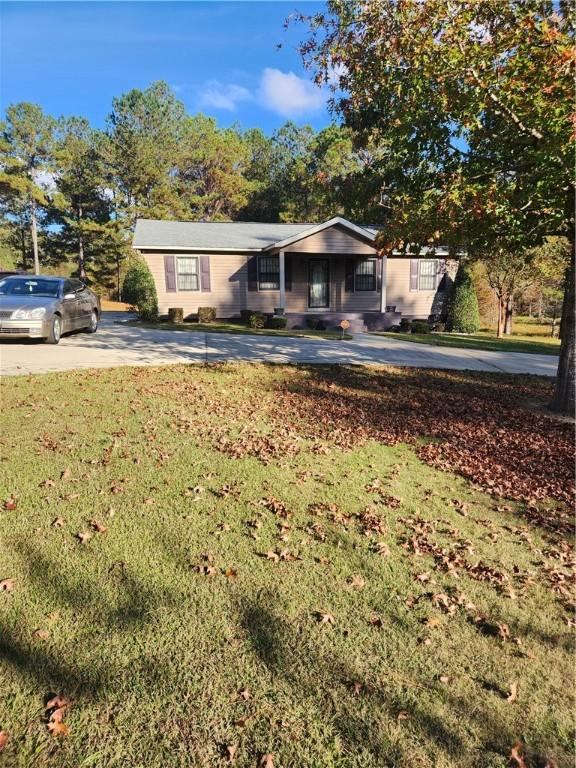 ranch-style home with a front lawn