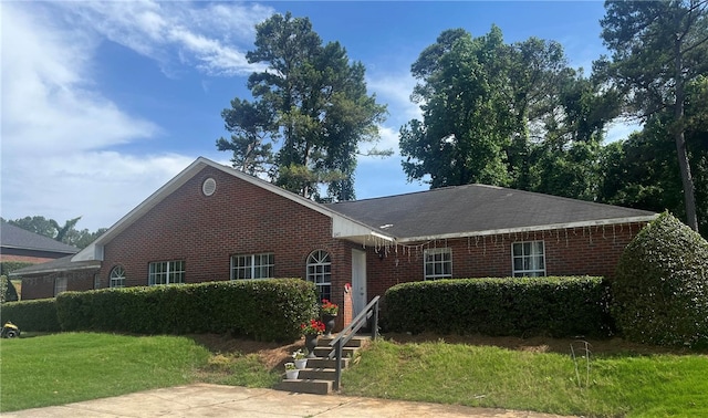 1145-1147 Northlake Dr, Auburn, AL 26830 - view of front of home featuring brick siding and a front lawn