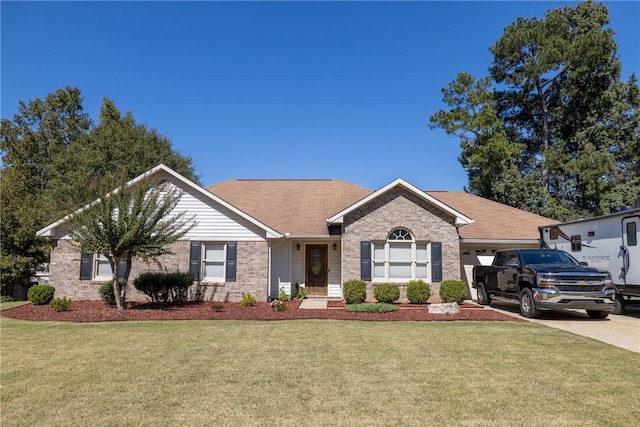 ranch-style house featuring a front lawn