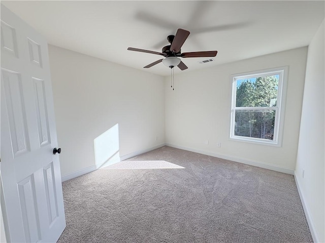 carpeted empty room featuring ceiling fan