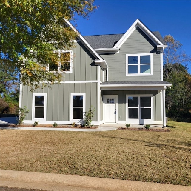 view of front of house featuring a front lawn