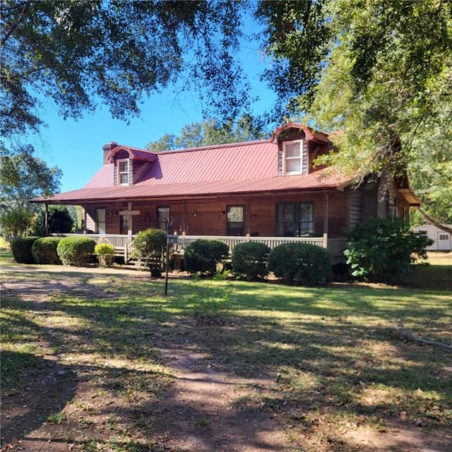 view of front of house with covered porch and a front lawn