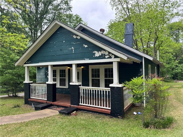 202 E Railroad St, Valley, AL 36854 - view of front of property featuring a porch, a chimney, and a front lawn