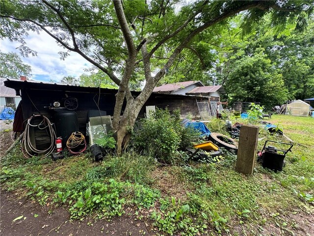 108 Carr St, Tallassee, AL 36078 - view of yard with an outdoor structure