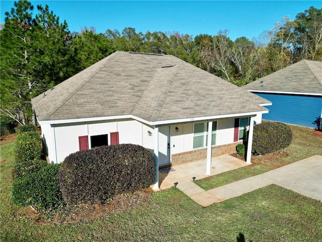 ranch-style home with a front yard