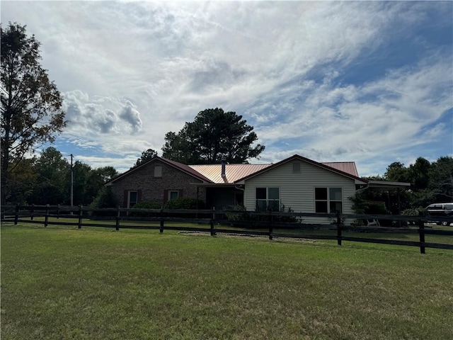 view of side of property featuring a lawn