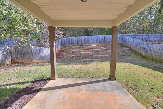 view of yard featuring a patio