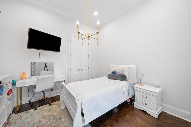 110 Newton Way, Auburn, AL 36830 - bedroom featuring a chandelier, crown molding, wood finished floors, an office area, and recessed lighting