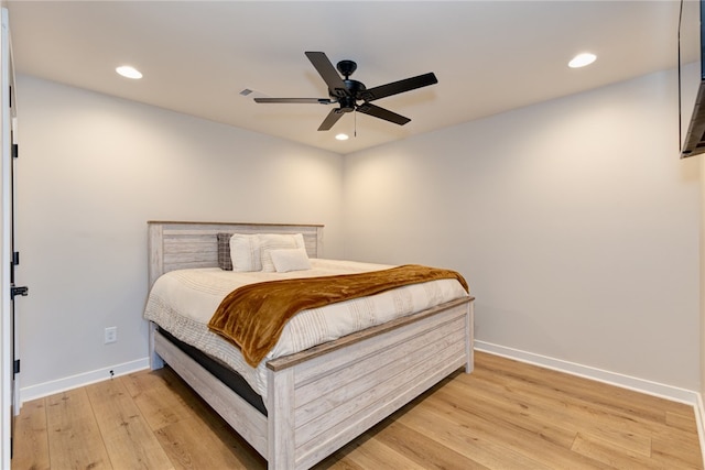 bedroom with light wood finished floors, recessed lighting, a ceiling fan, and baseboards