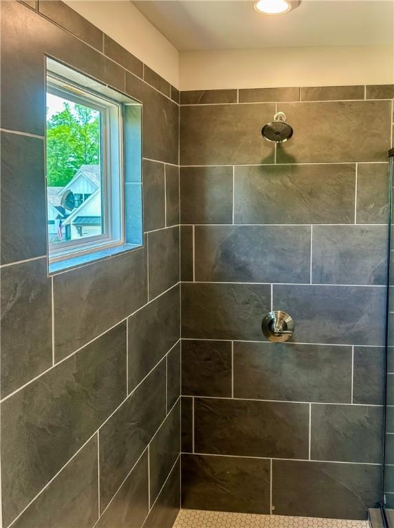 2260 Red Tail Ln, Auburn, AL 36879 - bathroom with tiled shower